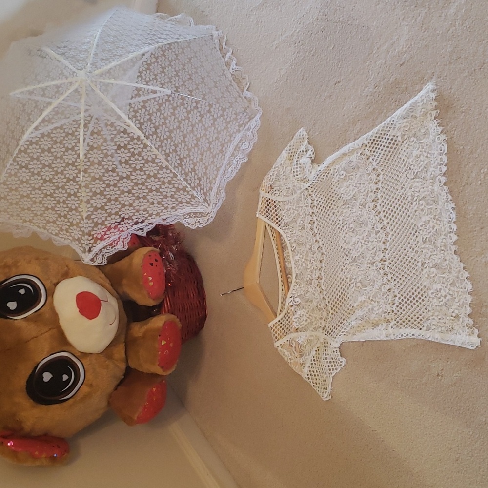 White Lace Blouse Size Small - Picture 7 of 7
